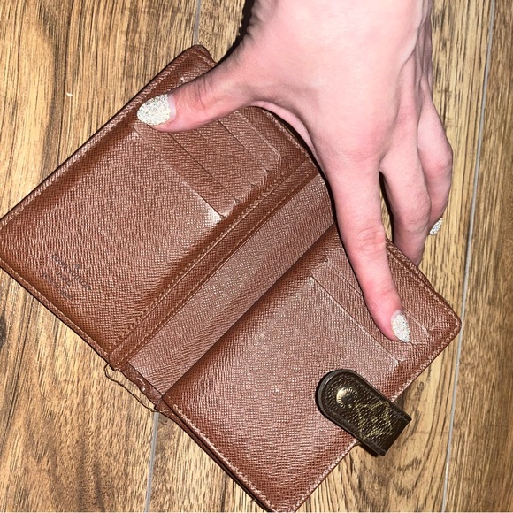 Authentic Louis Vuitton wallet - Picture 2 of 6